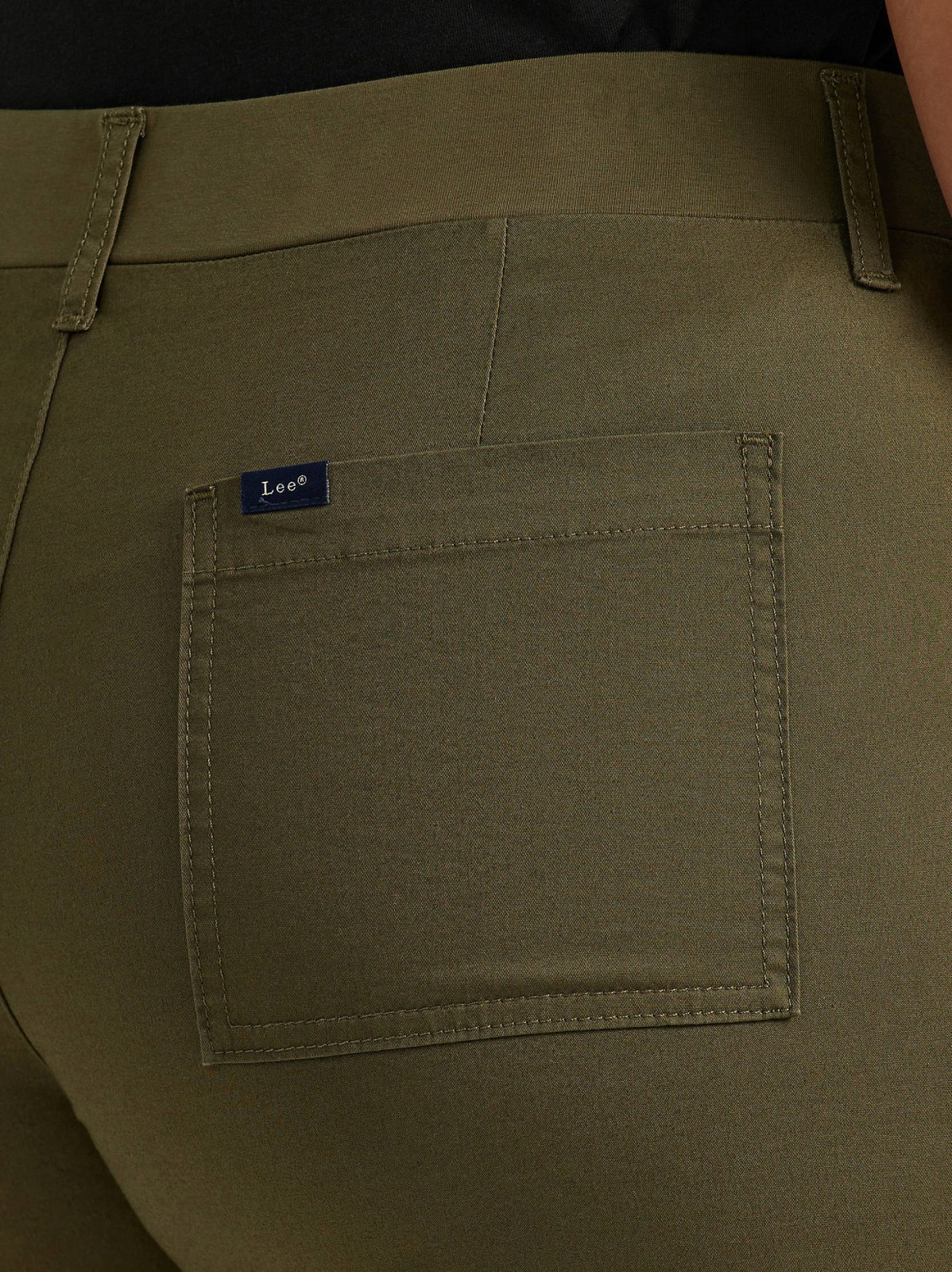 Women's Ultra Lux Comfort with Flex-to-Go Relaxed Fit Cargo Short (Plus) - view 5