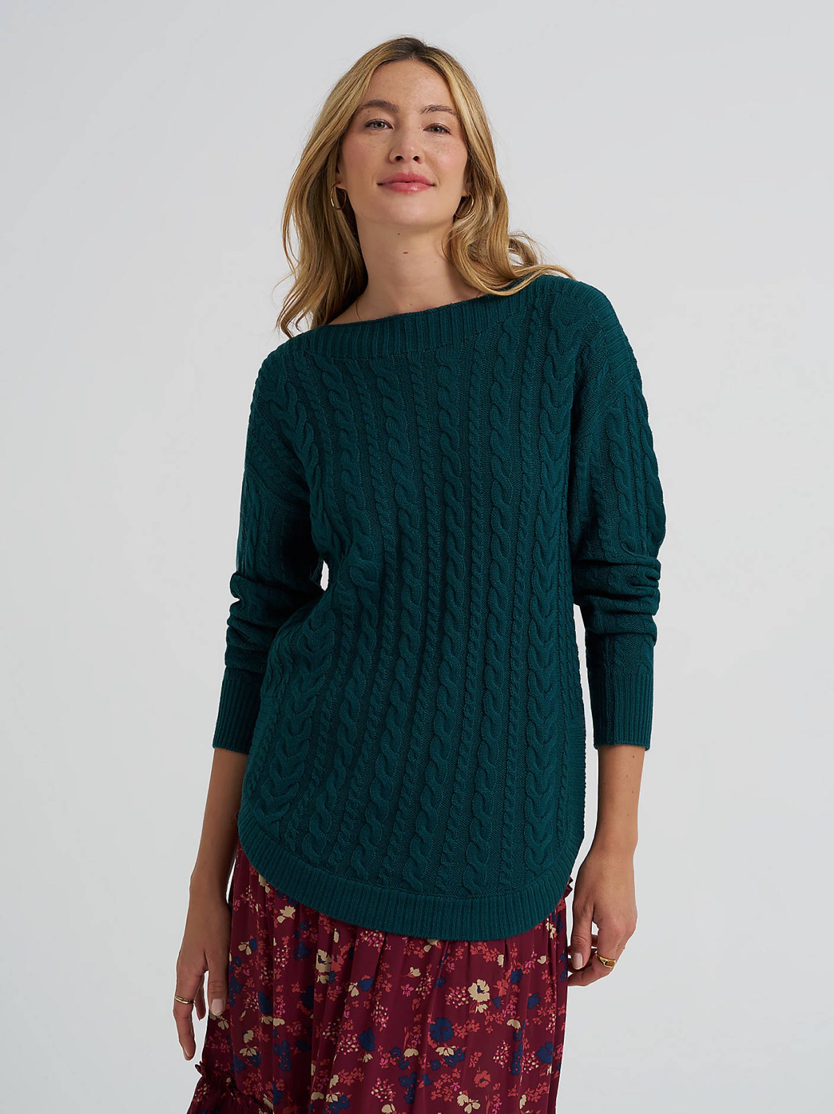 Women's Curved Hem Cable Knit Sweater