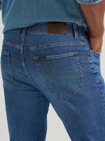 Men's Extreme Motion Regular Straight Jean with Cool Temp Technology