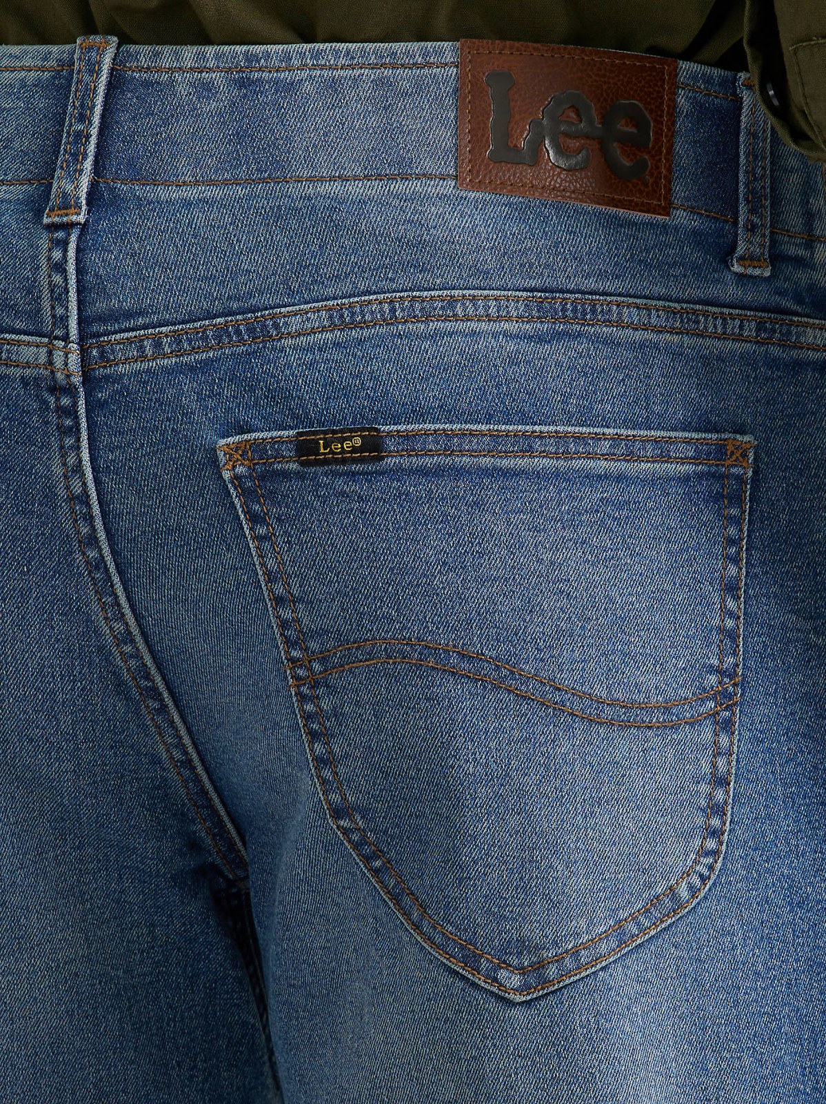 Men's Extreme Motion Regular Fit Straight Leg Jean - view 5
