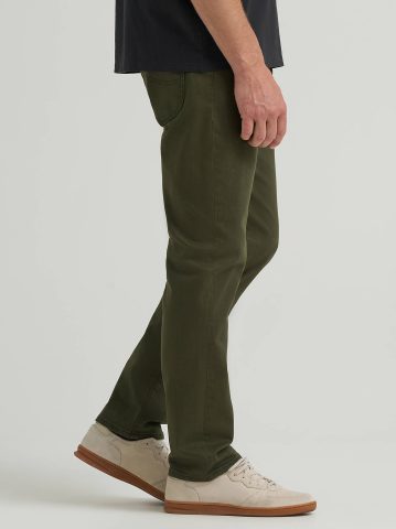 Men's Extreme Motion Straight Fit Tapered Leg Jean
