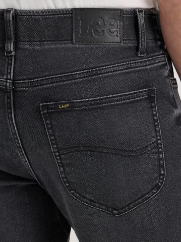 Men's Extreme Motion Regular Taper Jean