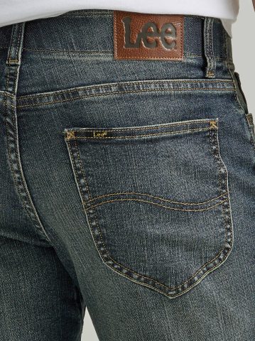 Men's Extreme Motion Regular Fit Straight Leg Jean