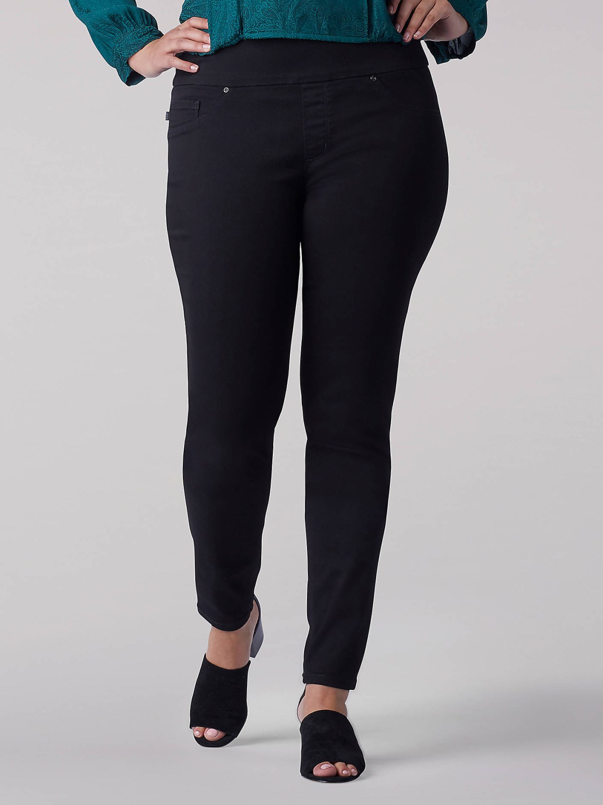 Women’s Sculpting Slim Fit Skinny Pull-On Jean (Plus)