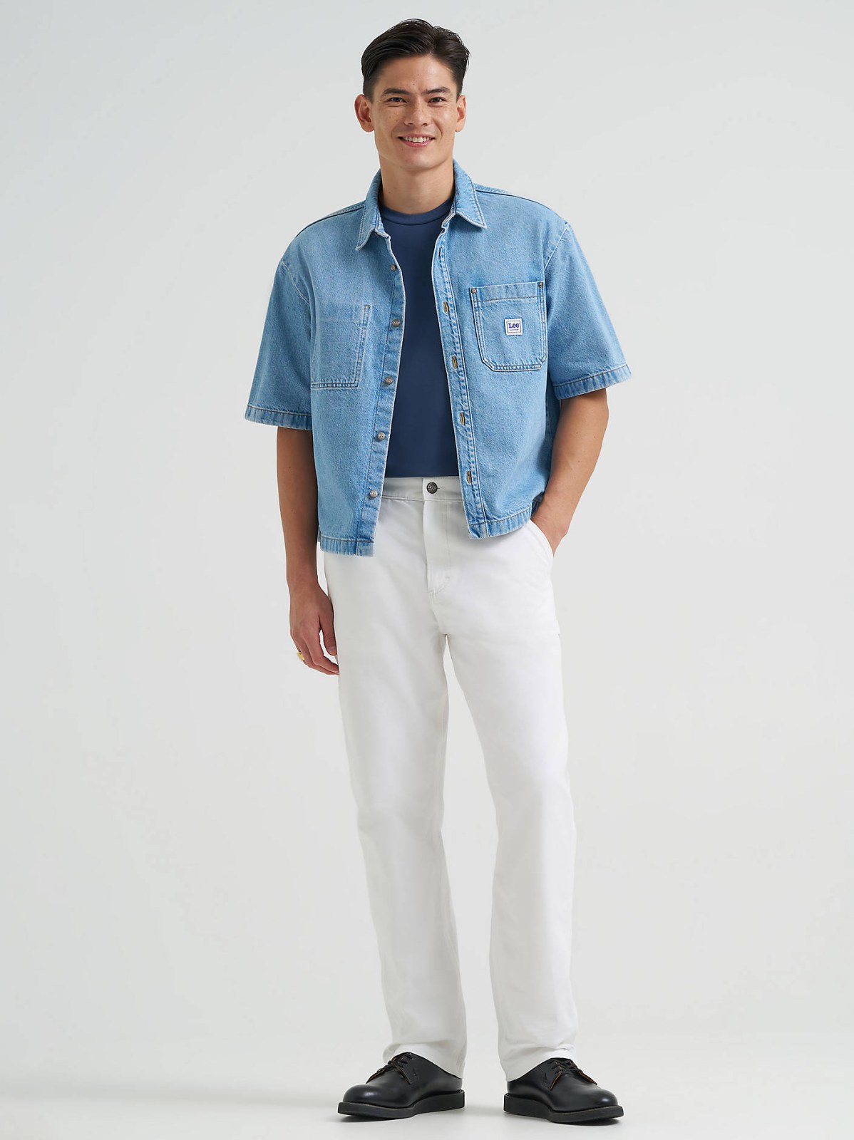 Men's Short Sleeve Loose Denim Button Down Shirt - view 3