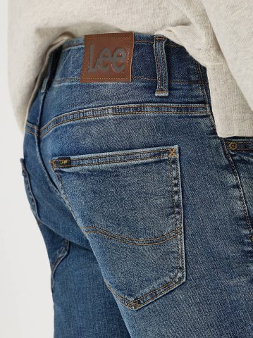 Men's Extreme Motion Straight Fit Tapered Leg Jean