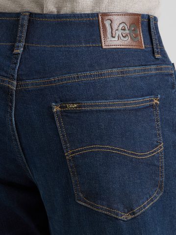 Men's Extreme Motion Athletic Tapered Leg Jean