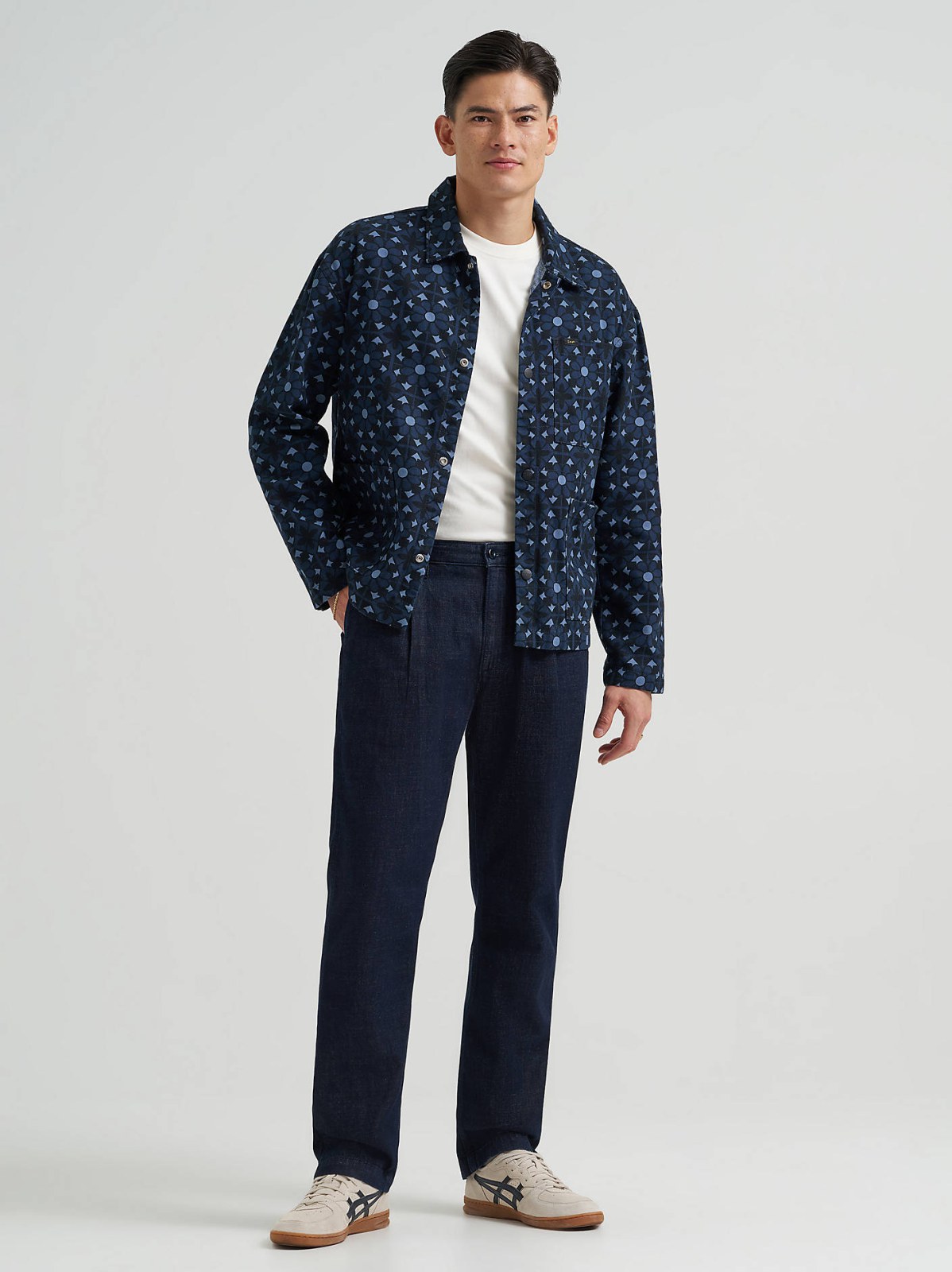 Men's Relaxed Pleated Chino Pant - view 8