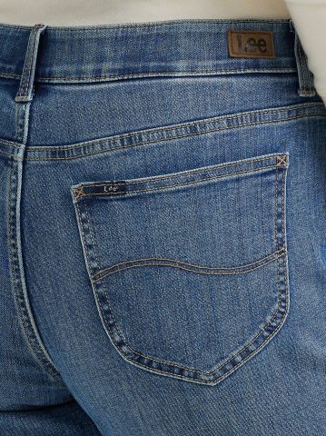 Women's Ultra Lux Comfort with Flex Motion Straight Jean (Plus)
