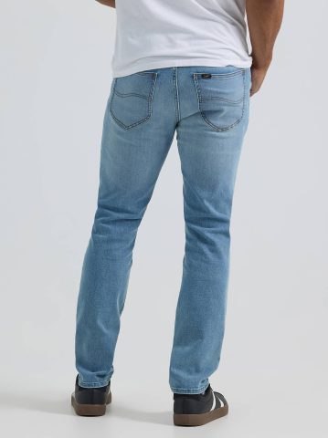 Men's Extreme Motion Regular Taper Jean