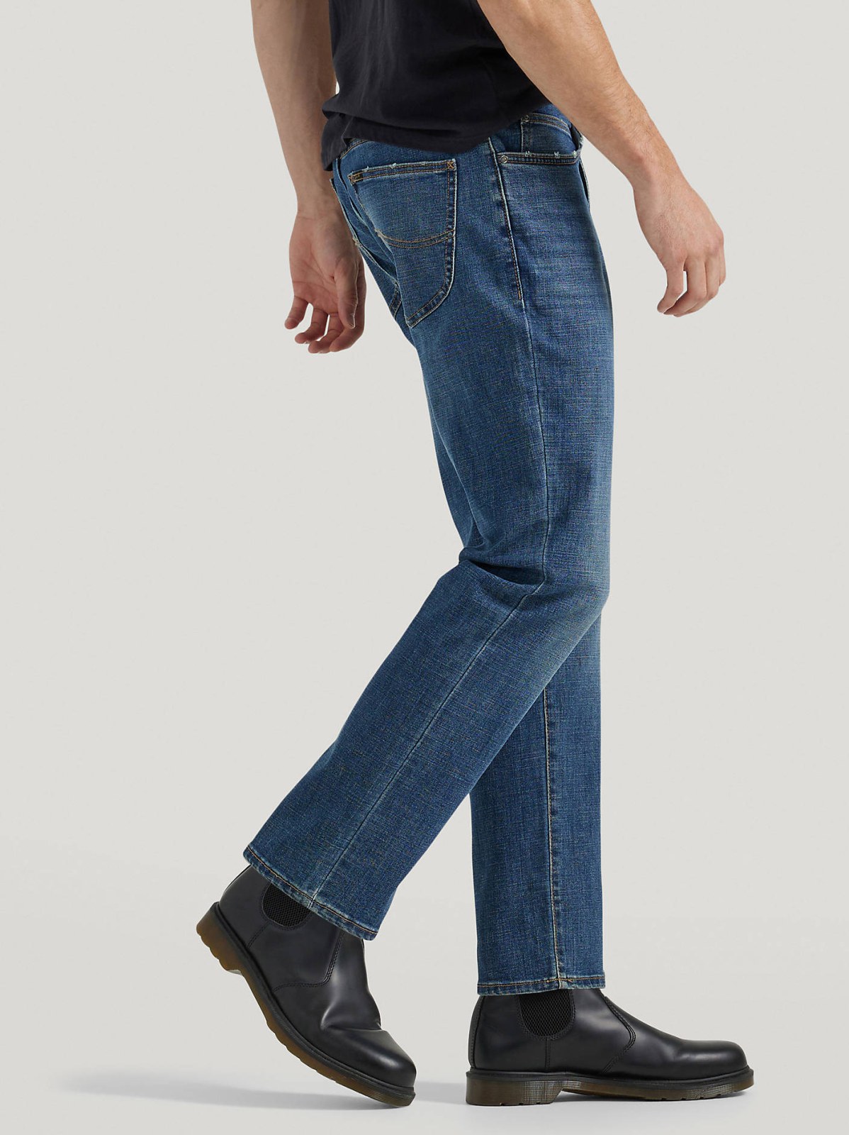 Men's Extreme Motion MVP Straight Fit Tapered Jean - view 4