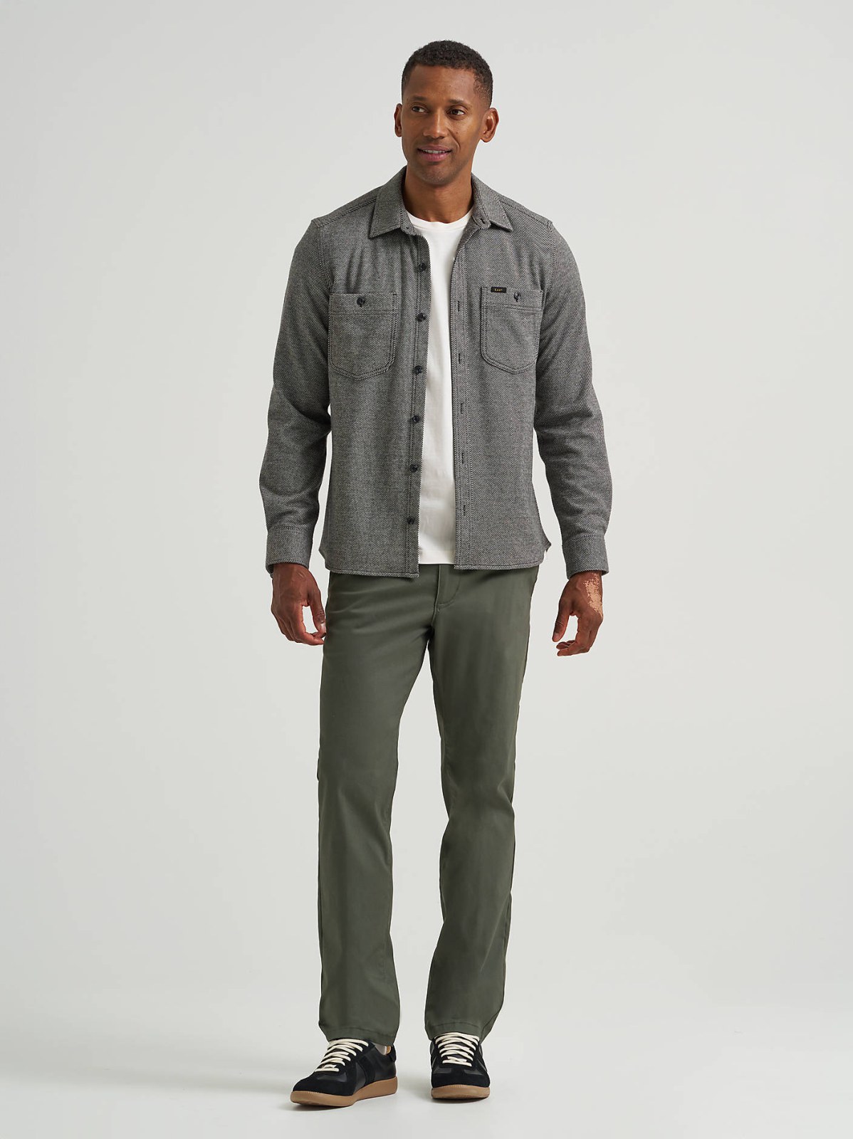 Men's Extreme Motion Slim Fit Khaki Pant