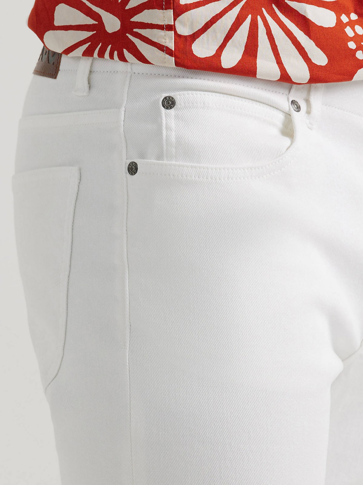 Men's Extreme Motion Regular Fit Straight Leg Jean - view 5