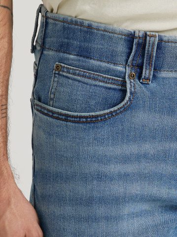 Men's Extreme Motion Straight Fit Tapered Leg Jean