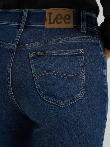 Women's Ultra Lux Comfort with Flex Motion Straight Jean