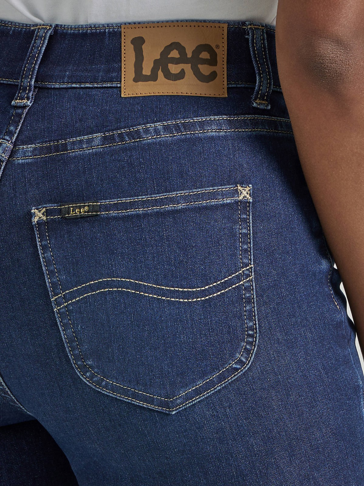 Women's Ultra Lux Comfort with Flex Motion Skinny Leg Jean (Petite) - view 6