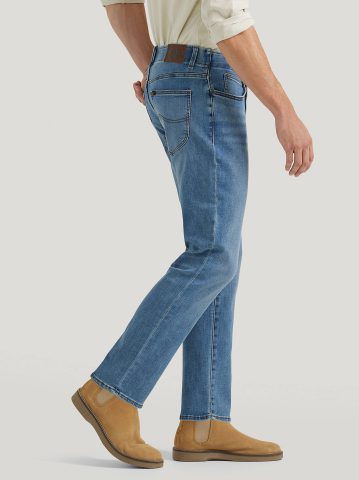 Men's Extreme Motion Straight Fit Tapered Leg Jean