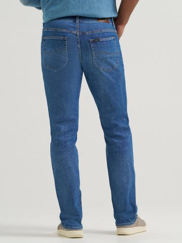 Men's Extreme Motion Regular Straight Jean with Cool Temp Technology