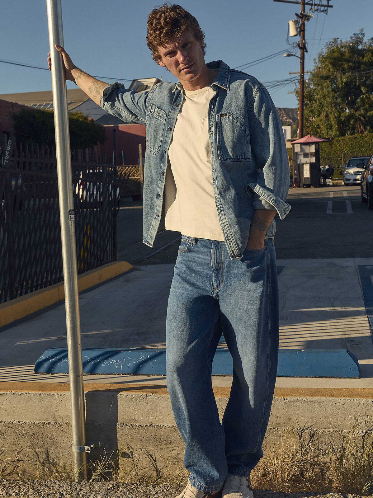 Men's 100% Cotton Loose Barrel Jean - view 9
