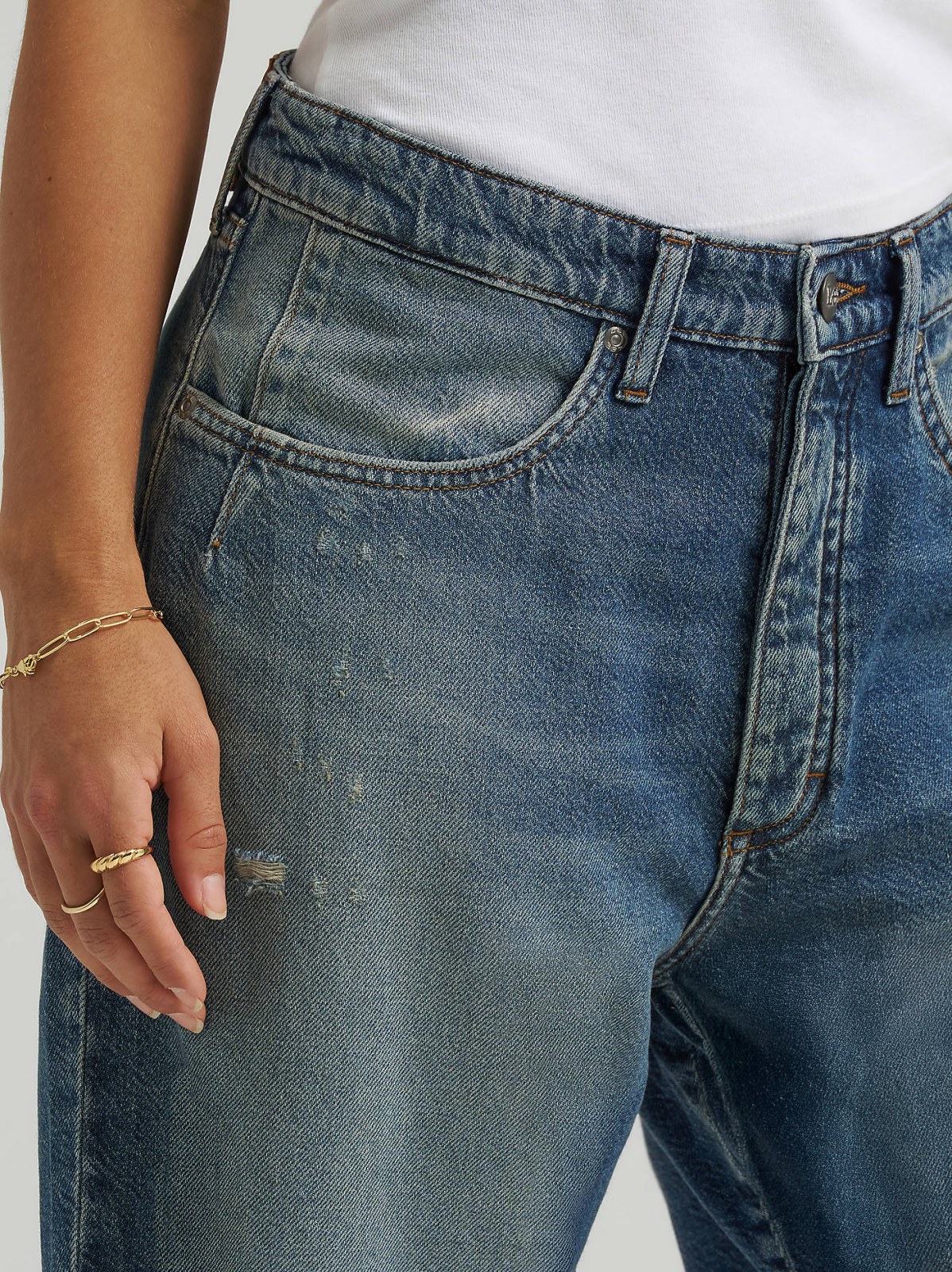 Women's Low Rise Button-Fly Darted Slouch Denim Bermuda - view 7