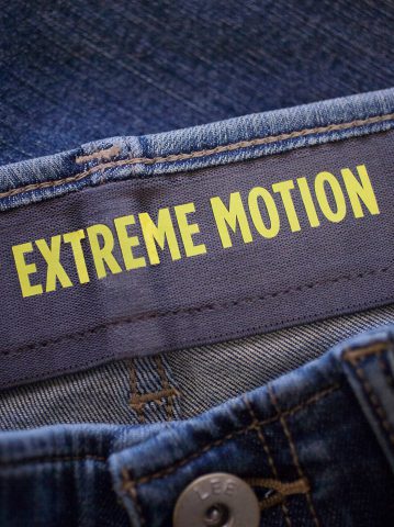 Men's Extreme Motion Straight Fit Tapered Leg Jean