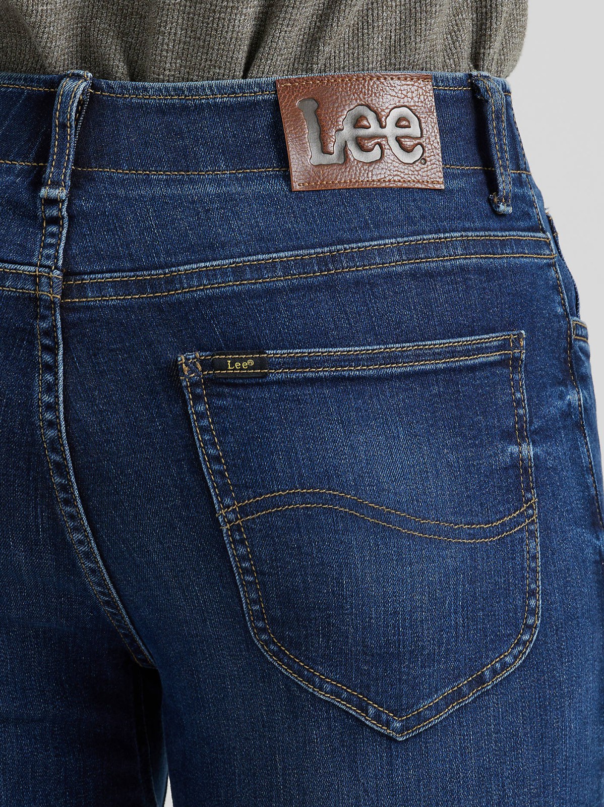 Men's Extreme Motion Regular Fit Straight Leg Jean - view 5