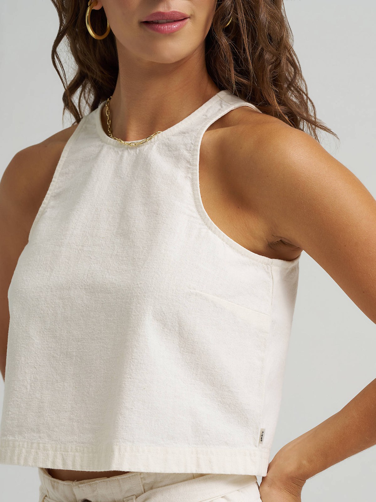 Women's Boxy Button Back Linen Tank Top - view 4