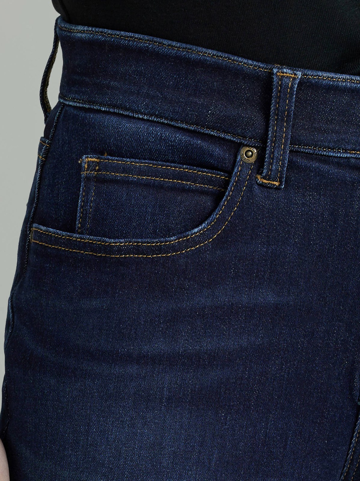 Women's Ultra Lux Comfort with Flex Motion Bootcut Jean (Petite) - view 5