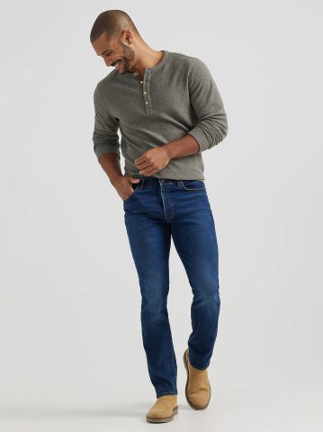 Men's Extreme Motion Regular Fit Straight Leg Jean