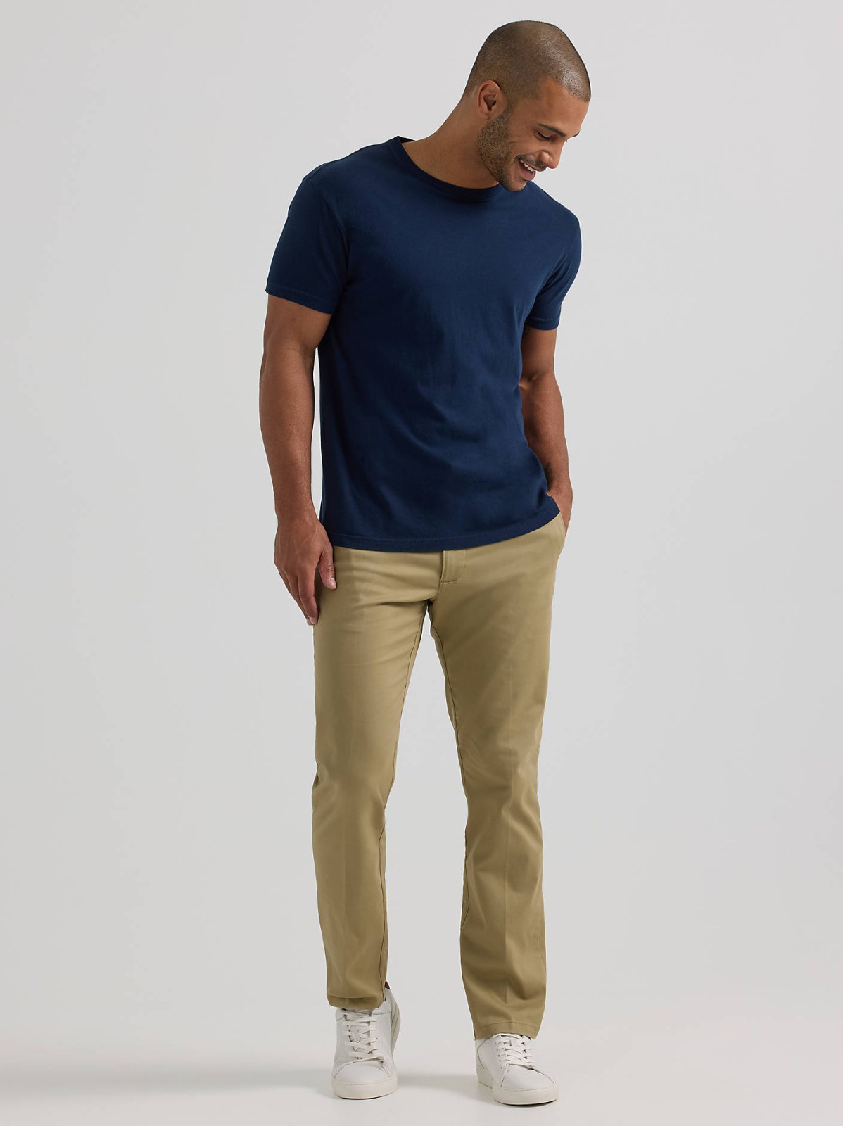 Men's Extreme Motion Slim Fit Khaki Pant