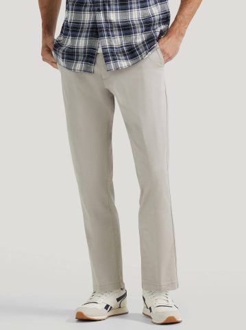 Men's Extreme Motion Relaxed Fit Khaki Pant