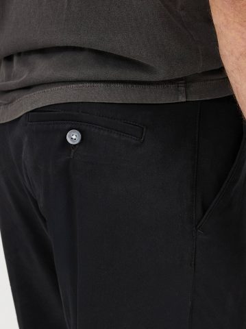 Men's Extreme Motion Relaxed Fit Khaki Pant
