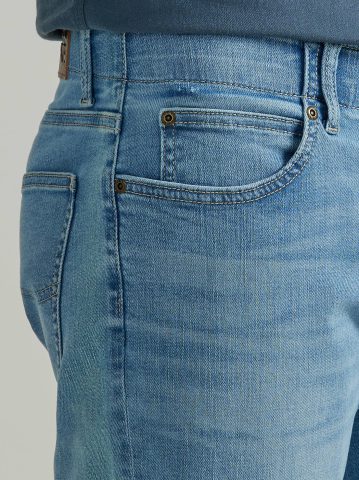 Men's Extreme Motion Straight Fit Tapered Leg Jean