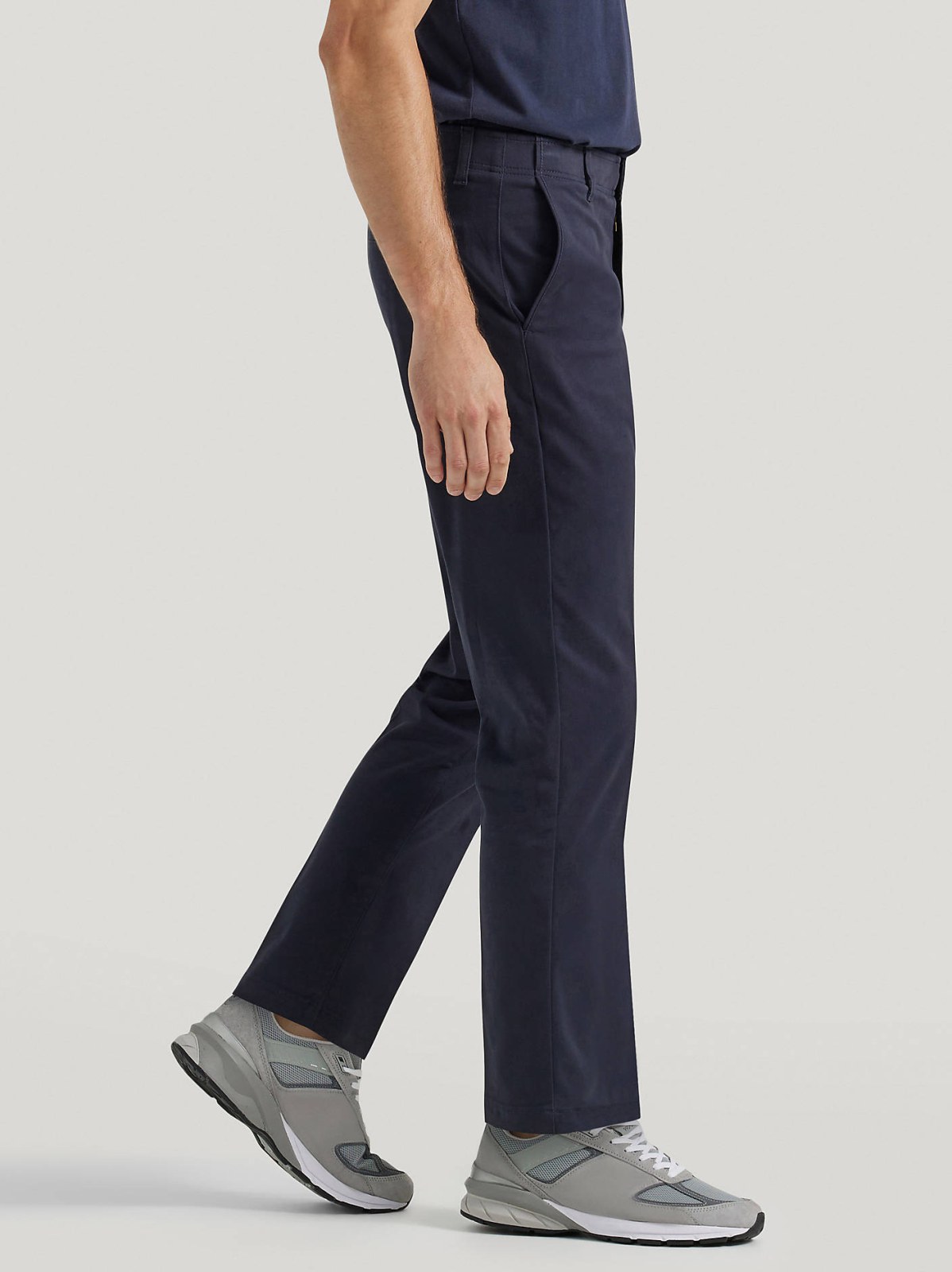 Men's Extreme Motion Relaxed Fit Khaki Pant - view 4