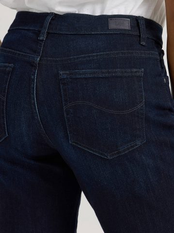 Women’s Stretch Relaxed Fit Straight Leg Jean
