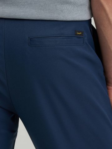Men's Extreme Motion Regular Taper Chino Pant